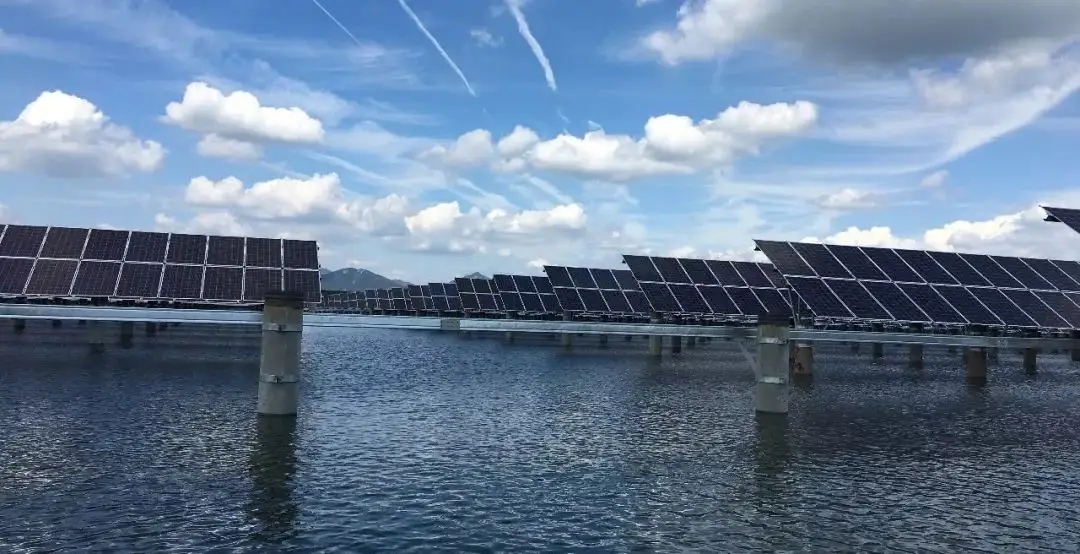 Sistema de montaje fotovoltaico flotante 